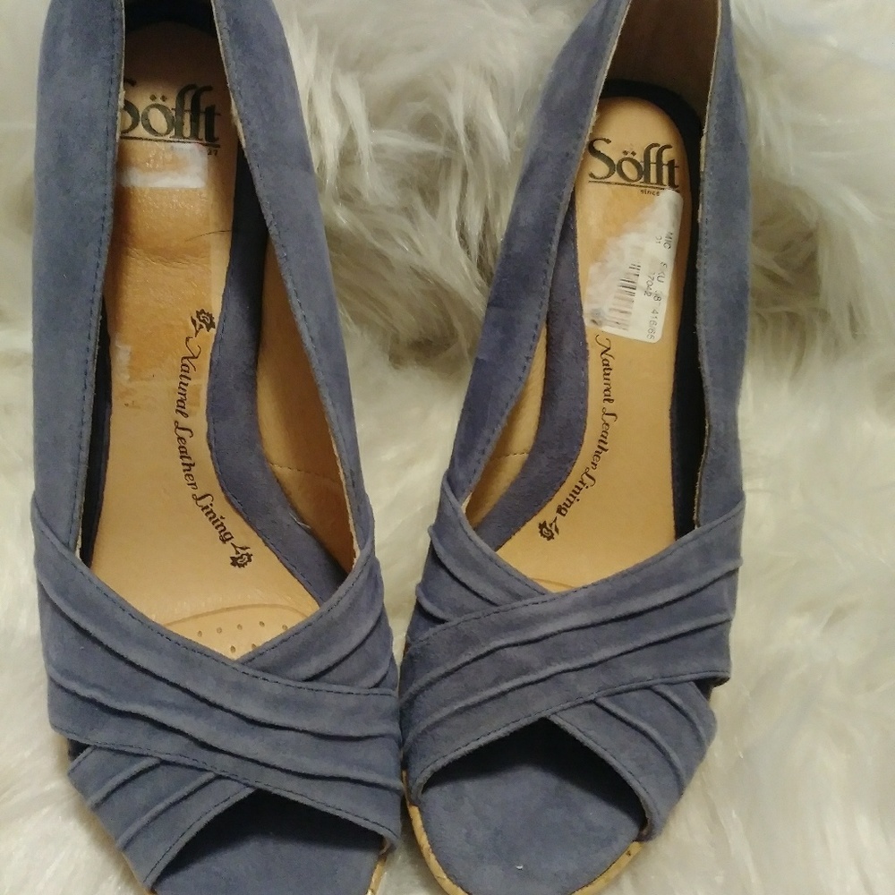 Women's size 9.5 suede Sofft wedge